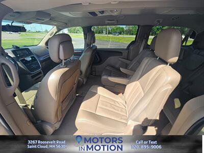 2012 Chrysler Town and Country Touring   - Photo 15 - Saint Cloud, MN 56301