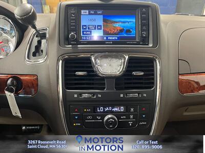 2012 Chrysler Town and Country Touring FWD   - Photo 13 - Saint Cloud, MN 56301