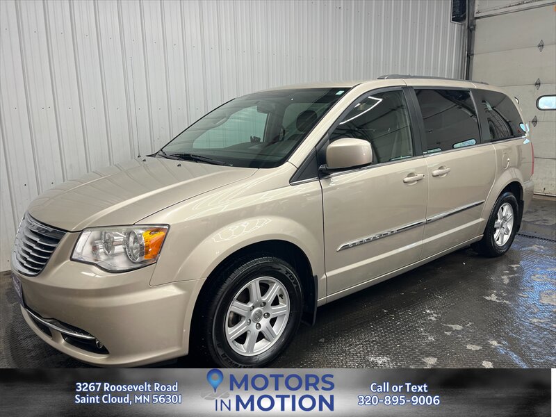 2012 Chrysler Town & Country Touring FWD