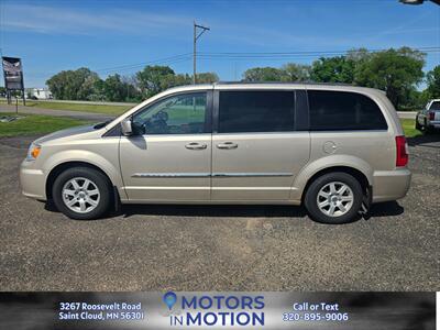 2012 Chrysler Town and Country Touring   - Photo 2 - Saint Cloud, MN 56301
