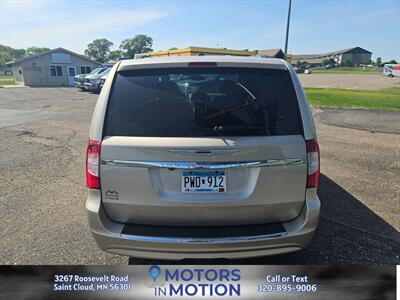 2012 Chrysler Town and Country Touring   - Photo 4 - Saint Cloud, MN 56301