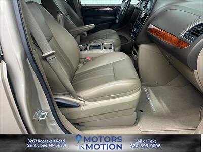 2012 Chrysler Town and Country Touring FWD   - Photo 14 - Saint Cloud, MN 56301