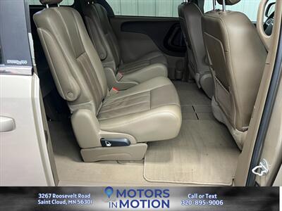 2012 Chrysler Town and Country Touring FWD   - Photo 9 - Saint Cloud, MN 56301