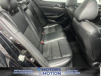 2017 Nissan Maxima Platinum w/Sunroof - Photo 18 - Saint Cloud, MN 56301