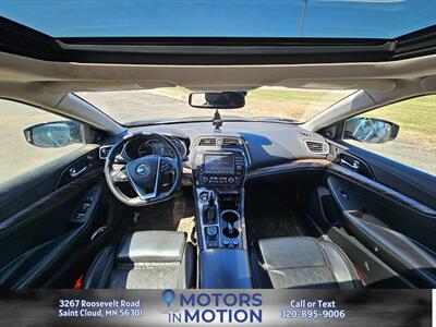 2017 Nissan Maxima Platinum w/Sunroof - Photo 10 - Saint Cloud, MN 56301