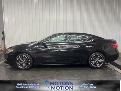 2017 Nissan Maxima Platinum w/Sunroof - Photo 2 - Saint Cloud, MN 56301