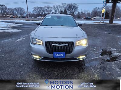 2018 Chrysler 300 S AWD w/Sunroof - Photo 8 - Saint Cloud, MN 56301