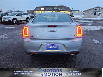 2018 Chrysler 300 S AWD w/Sunroof - Photo 4 - Saint Cloud, MN 56301