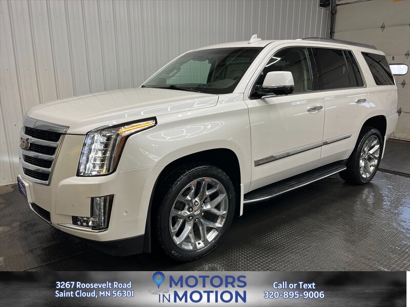 2017 Cadillac Escalade Luxury 4WD w/Sunroof  