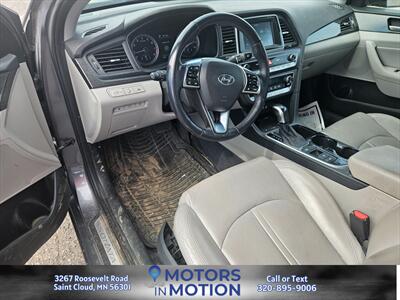 2018 Hyundai SONATA Limited w/Sunroof   - Photo 9 - Saint Cloud, MN 56301