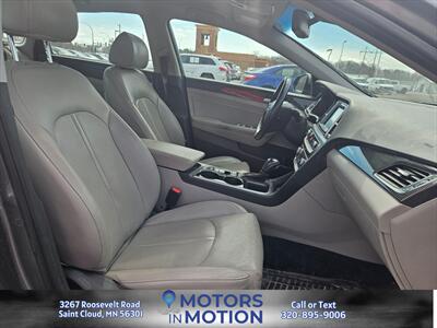 2018 Hyundai SONATA Limited w/Sunroof   - Photo 18 - Saint Cloud, MN 56301