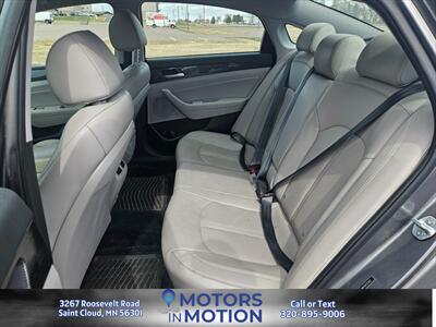 2018 Hyundai SONATA Limited w/Sunroof   - Photo 15 - Saint Cloud, MN 56301