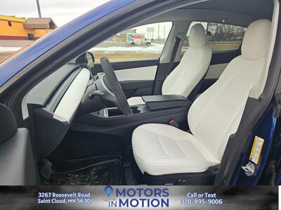 2021 Tesla Model Y Long Range AWD w Panoramic Glass Roof   - Photo 13 - Saint Cloud, MN 56301