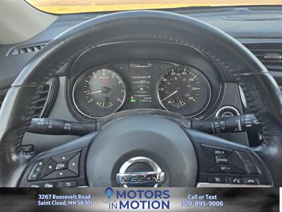 2017 Nissan Rogue SV AWD   - Photo 10 - Saint Cloud, MN 56301