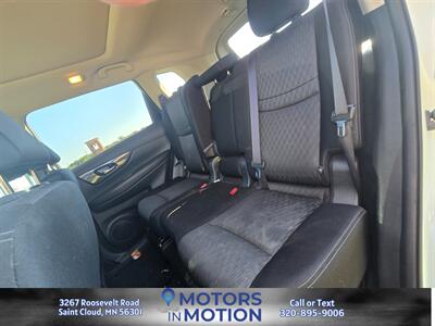 2017 Nissan Rogue SV AWD   - Photo 14 - Saint Cloud, MN 56301