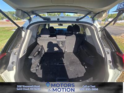 2017 Nissan Rogue SV AWD   - Photo 16 - Saint Cloud, MN 56301