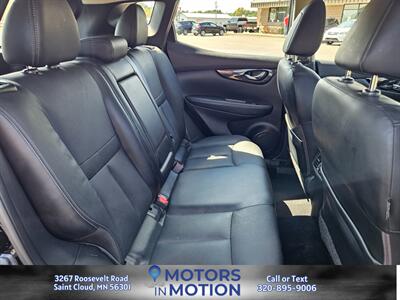 2018 Nissan Rogue Sport SL AWD w/Sunroof   - Photo 17 - Saint Cloud, MN 56301