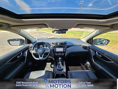 2018 Nissan Rogue Sport SL AWD w/Sunroof   - Photo 11 - Saint Cloud, MN 56301