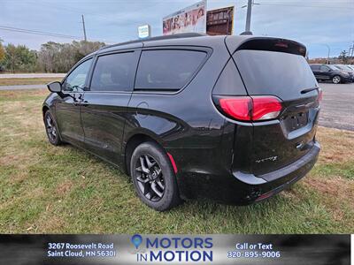 2019 Chrysler Pacifica Touring L Plus   - Photo 3 - Saint Cloud, MN 56301