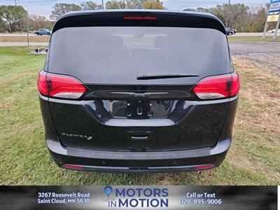 2019 Chrysler Pacifica Touring L Plus   - Photo 4 - Saint Cloud, MN 56301