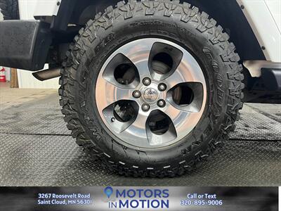 2017 Jeep Wrangler Unlimited Sahara 4x4   - Photo 19 - Saint Cloud, MN 56301