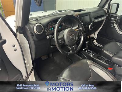 2017 Jeep Wrangler Unlimited Sahara 4x4   - Photo 9 - Saint Cloud, MN 56301