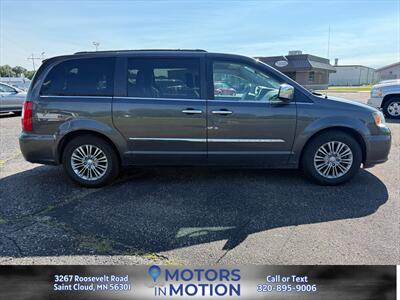 2016 Chrysler Town and Country Touring-L   - Photo 6 - Saint Cloud, MN 56301