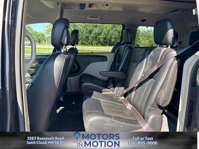 2016 Chrysler Town and Country Touring-L   - Photo 11 - Saint Cloud, MN 56301