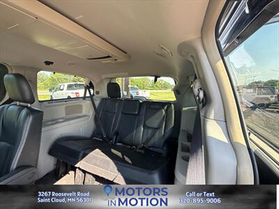 2016 Chrysler Town and Country Touring-L   - Photo 12 - Saint Cloud, MN 56301