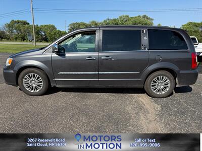 2016 Chrysler Town and Country Touring-L   - Photo 2 - Saint Cloud, MN 56301