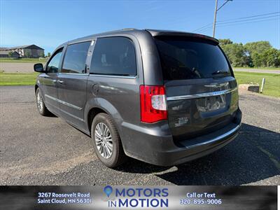 2016 Chrysler Town and Country Touring-L   - Photo 3 - Saint Cloud, MN 56301