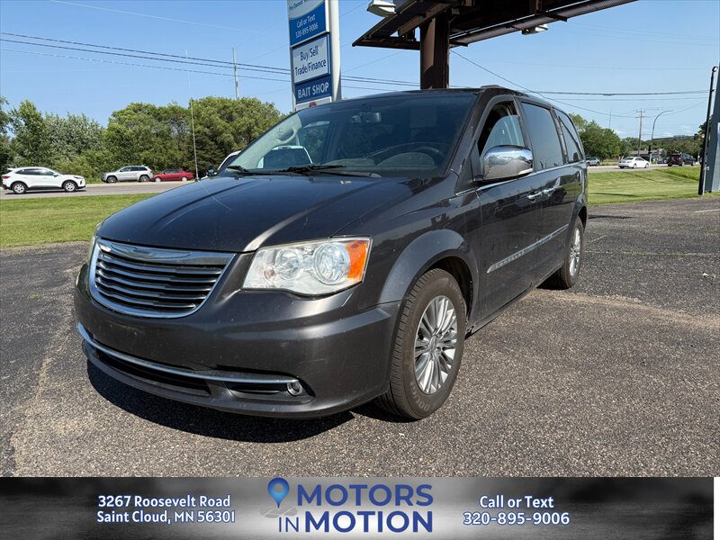 2016 Chrysler Town & Country Touring-L's photo