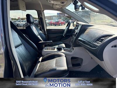 2016 Chrysler Town and Country Touring-L   - Photo 15 - Saint Cloud, MN 56301