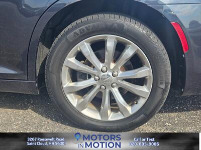 2018 Chrysler 300 Limited AWD - Photo 9 - Saint Cloud, MN 56301