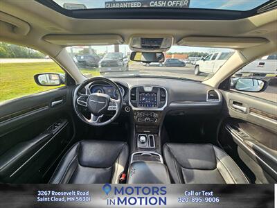 2018 Chrysler 300 Limited AWD - Photo 11 - Saint Cloud, MN 56301