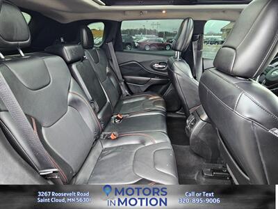 2019 Jeep Cherokee Trailhawk Elite 4WD w/Sunroof   - Photo 17 - Saint Cloud, MN 56301