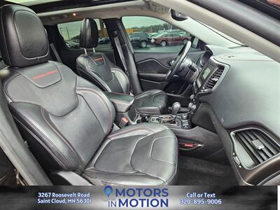 2019 Jeep Cherokee Trailhawk Elite 4WD w/Sunroof   - Photo 18 - Saint Cloud, MN 56301