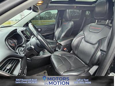 2019 Jeep Cherokee Trailhawk Elite 4WD w/Sunroof   - Photo 14 - Saint Cloud, MN 56301