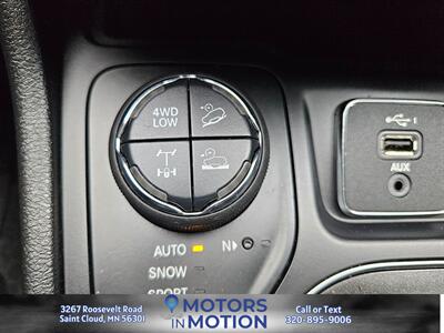 2019 Jeep Cherokee Trailhawk Elite 4WD w/Sunroof   - Photo 13 - Saint Cloud, MN 56301