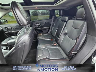 2019 Jeep Cherokee Trailhawk Elite 4WD w/Sunroof   - Photo 15 - Saint Cloud, MN 56301