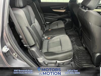 2022 Subaru Ascent Premium 8-Passenger AWD - Photo 17 - Saint Cloud, MN 56301