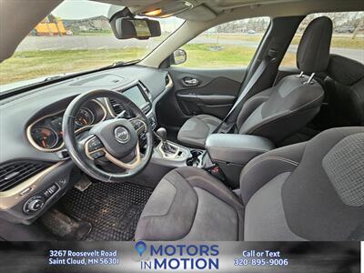 2016 Jeep Cherokee Latitude 4WD w/Sunroof   - Photo 9 - Saint Cloud, MN 56301