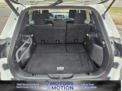 2016 Jeep Cherokee Latitude 4WD w/Sunroof   - Photo 16 - Saint Cloud, MN 56301