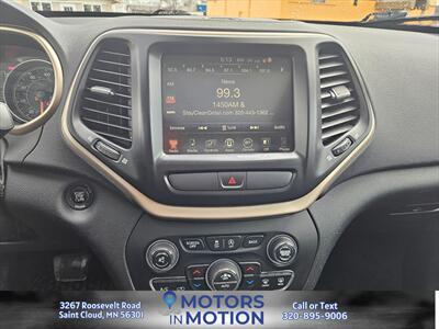 2016 Jeep Cherokee Latitude 4WD w/Sunroof   - Photo 12 - Saint Cloud, MN 56301
