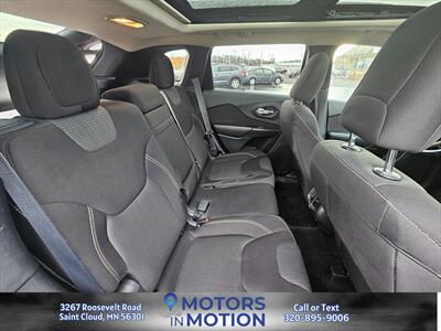 2016 Jeep Cherokee Latitude 4WD w/Sunroof   - Photo 17 - Saint Cloud, MN 56301