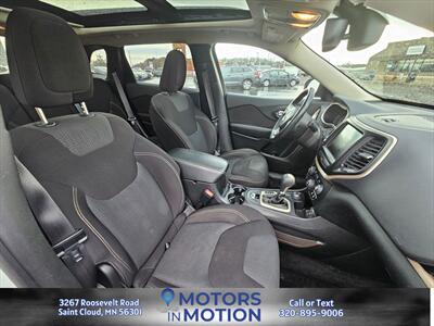 2016 Jeep Cherokee Latitude 4WD w/Sunroof   - Photo 18 - Saint Cloud, MN 56301