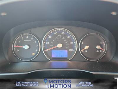 2012 Hyundai SANTA FE Limited AWD w/Sunroof   - Photo 12 - Saint Cloud, MN 56301