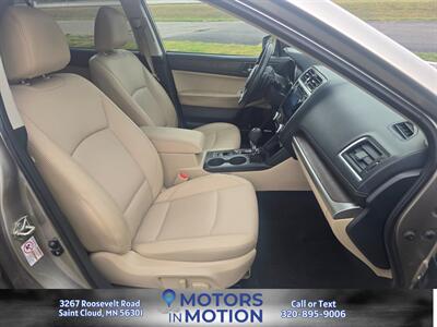 2018 Subaru Outback 2.5i Limited AWD w/Sunroof   - Photo 15 - Saint Cloud, MN 56301