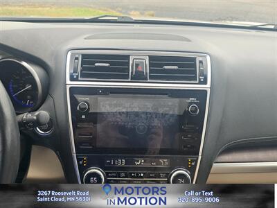 2018 Subaru Outback 2.5i Limited AWD w/Sunroof   - Photo 12 - Saint Cloud, MN 56301