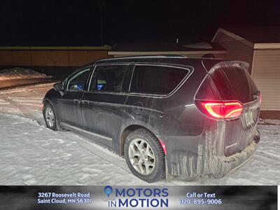 2017 Chrysler Pacifica Touring-L Plus   - Photo 8 - Saint Cloud, MN 56301